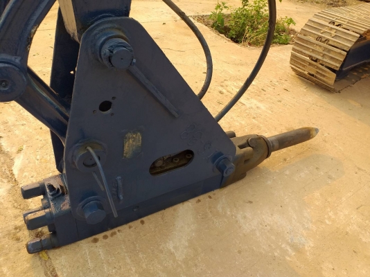 ขายรถขุดKOMATSU PC60-5 **พร้อมหัวกระแทกNPK** เครื่องยนต์โคมัสสุ 4D95 จำนวน 4 สูบ คอนโทรลลูกหมาก ปั๊ม
