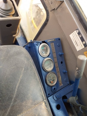 ขายรถขุดKOMATSU PC60-5 **พร้อมหัวกระแทกNPK** เครื่องยนต์โคมัสสุ 4D95 จำนวน 4 สูบ คอนโทรลลูกหมาก ปั๊ม