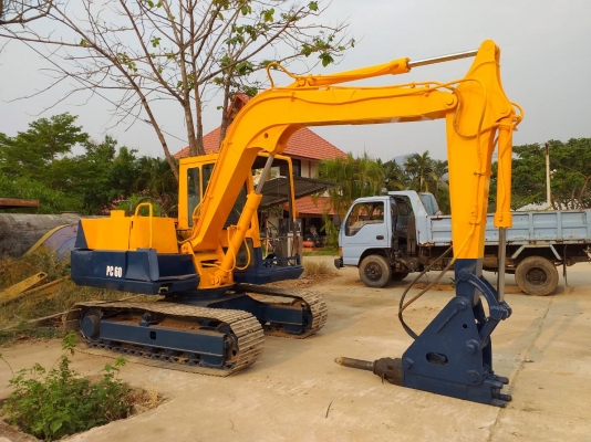 ขายรถขุดKOMATSU PC60-5 **พร้อมหัวกระแทกNPK** เครื่องยนต์โคมัสสุ 4D95 จำนวน 4 สูบ คอนโทรลลูกหมาก ปั๊ม