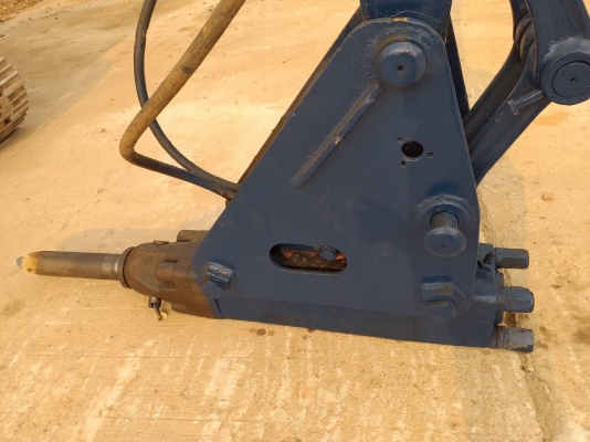 ขายรถขุดKOMATSU PC60-5 **พร้อมหัวกระแทกNPK** เครื่องยนต์โคมัสสุ 4D95 จำนวน 4 สูบ คอนโทรลลูกหมาก ปั๊ม