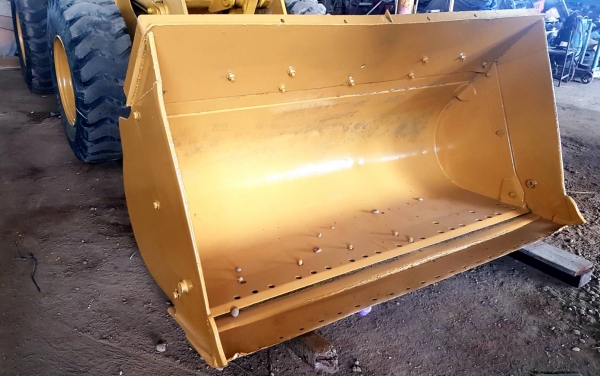 ขายรถตัก CATERPILLAR 324F  สภาพสวยมาก รถเดิมๆทั้งคัน  พร้อมใช้ น็อตไม่เคยแกะ ซื้อมือหนึ่งมาตักข้าว ของเหลวใหม่ทั้งหมด ยางดีทั้ง4เส้น 095-2268886 ตั้ม