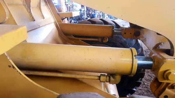 ขายรถตัก CATERPILLAR 324F  สภาพสวยมาก รถเดิมๆทั้งคัน  พร้อมใช้ น็อตไม่เคยแกะ ซื้อมือหนึ่งมาตักข้าว ของเหลวใหม่ทั้งหมด ยางดีทั้ง4เส้น 095-2268886 ตั้ม