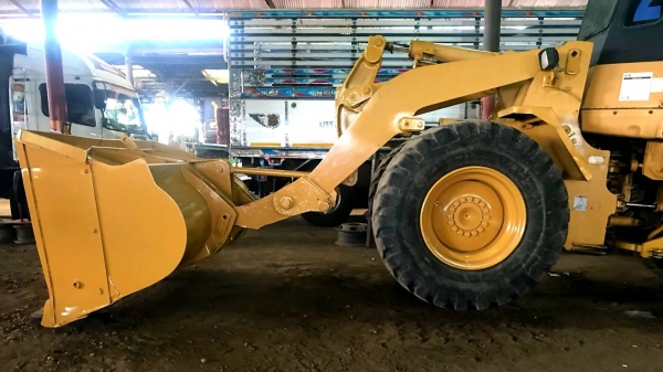 ขายรถตัก CATERPILLAR 324F  สภาพสวยมาก รถเดิมๆทั้งคัน  พร้อมใช้ น็อตไม่เคยแกะ ซื้อมือหนึ่งมาตักข้าว ของเหลวใหม่ทั้งหมด ยางดีทั้ง4เส้น 095-2268886 ตั้ม