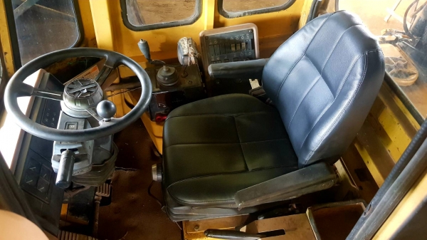 ขายรถตัก CATERPILLAR 324F  สภาพสวยมาก รถเดิมๆทั้งคัน  พร้อมใช้ น็อตไม่เคยแกะ ซื้อมือหนึ่งมาตักข้าว ของเหลวใหม่ทั้งหมด ยางดีทั้ง4เส้น 095-2268886 ตั้ม