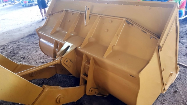 ขายรถตัก CATERPILLAR 324F  สภาพสวยมาก รถเดิมๆทั้งคัน  พร้อมใช้ น็อตไม่เคยแกะ ซื้อมือหนึ่งมาตักข้าว ของเหลวใหม่ทั้งหมด ยางดีทั้ง4เส้น 095-2268886 ตั้ม