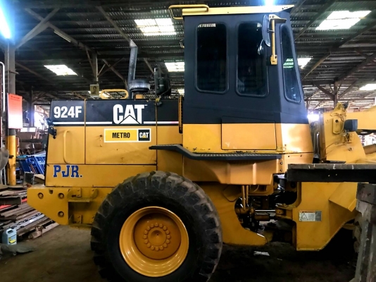 ขายรถตัก CATERPILLAR 324F  สภาพสวยมาก รถเดิมๆทั้งคัน  พร้อมใช้ น็อตไม่เคยแกะ ซื้อมือหนึ่งมาตักข้าว ของเหลวใหม่ทั้งหมด ยางดีทั้ง4เส้น 095-2268886 ตั้ม