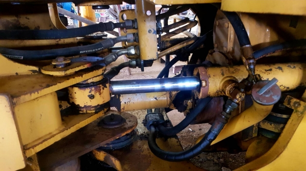 ขายรถตัก CATERPILLAR 324F  สภาพสวยมาก รถเดิมๆทั้งคัน  พร้อมใช้ น็อตไม่เคยแกะ ซื้อมือหนึ่งมาตักข้าว ของเหลวใหม่ทั้งหมด ยางดีทั้ง4เส้น 095-2268886 ตั้ม