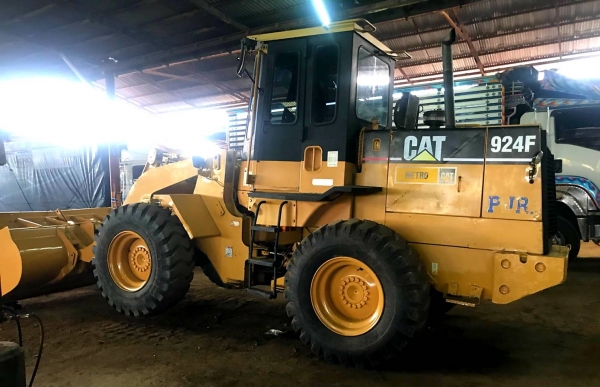 ขายรถตัก CATERPILLAR 324F  สภาพสวยมาก รถเดิมๆทั้งคัน  พร้อมใช้ น็อตไม่เคยแกะ ซื้อมือหนึ่งมาตักข้าว ของเหลวใหม่ทั้งหมด ยางดีทั้ง4เส้น 095-2268886 ตั้ม