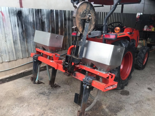 เครื่องฝั่งปุ๋ยSF440PRO