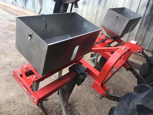 เครื่องฝั่งปุ๋ยSF440PRO