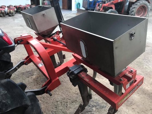 เครื่องฝั่งปุ๋ยSF440PRO