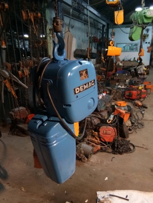 รอกไฟฟ้ามือสองมีจำหน่ายทุกรุ่นตั้งแต่รอกโซ่ไฟฟ้าขนาด1 ตันถึง 10 ตัน รวมถึง รอกสลิงไฟฟ้า 1 ตันถึง 50 ตัน บริการติดตั้งเครนสนามกลางแจ้ง เครนภายในอาคารโรงงานทุกจังหวัดทั่วประเทศ