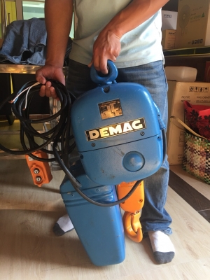 รอกไฟฟ้ามือสองมีจำหน่ายทุกรุ่นตั้งแต่รอกโซ่ไฟฟ้าขนาด1 ตันถึง 10 ตัน รวมถึง รอกสลิงไฟฟ้า 1 ตันถึง 50 ตัน บริการติดตั้งเครนสนามกลางแจ้ง เครนภายในอาคารโรงงานทุกจังหวัดทั่วประเทศ