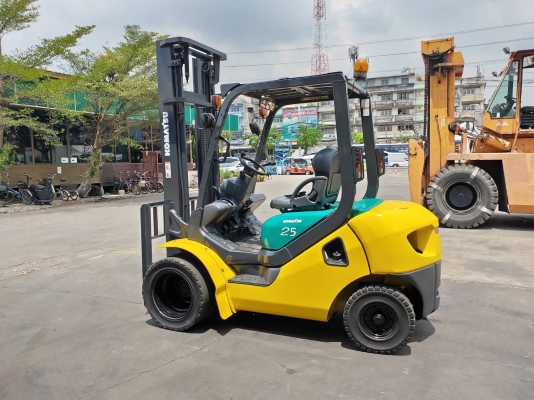 รถยกโคมัสสึรุ่น 16 น้ำหนักยก 2.5 ตัน เสาสูง 4 เมตร เครื่องดีเซล เกียร์ออโต้