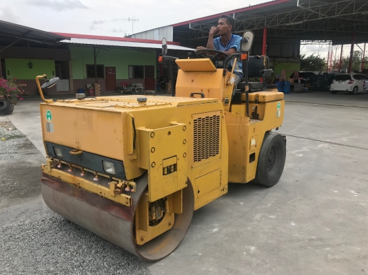 ขายรถบด2.5ตันBOMAGรุ่นBW115ACรถนอกนำเข้าไม่เคยใช้งานในไทย หน้าเหล็กหลังยาง ขับ2เพลาเอวอ่อน  เครื่องคูโบต้า3สูบสภาพดีพร้อมใช้งาน มีให้เลือกหลายคันหลายขนาดLine:Jiraroj2909