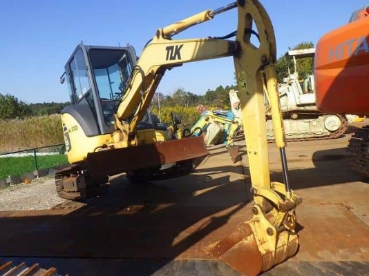 มาใหม่จ้า KOMATSU PC35MR-2 เก่านอกแท้  สภาพสวย 3,xxx ชั่วโมง โทร 089-3818694 จ๊อย