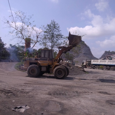 ขายรถตักCAT950F พร้อมใช้เล่มทะเบียนราคา 590,000 ขายรถตักCAT950F พร้อมใช้เล่มทะเบียนราคา 590,000