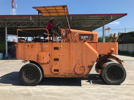 ขายรถบดล้อยางWATANABEรุ่นWP15WEรถนอกนำเข้าไม่เคยใช้งานในไทยสภาพดีมากๆขายถูกๆสนใจติดต่อ0818302909จิรโรจน Line:jiraroj2909