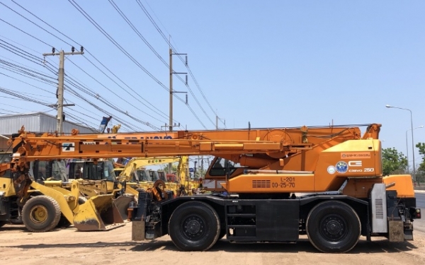 ขายรถเครน TADANO TR250M-6 (ขนาด 25 ตัน) ปี 2000 นำเข้าเองจากญี่ปุ่น สภาพสวยพร้อมใช้ มีVDOการทำงานครั