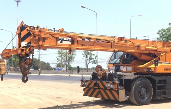 ขายรถเครน TADANO TR250M-6 (ขนาด 25 ตัน) ปี 2000 นำเข้าเองจากญี่ปุ่น สภาพสวยพร้อมใช้ มีVDOการทำงานครั