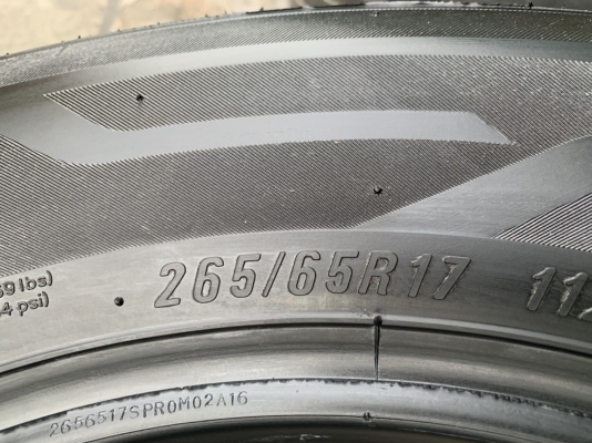 ยางป้ายแดง 265-65-17 Maxxis รถออกปี 19 ตุ่มเด้ง เส้นสีชัด