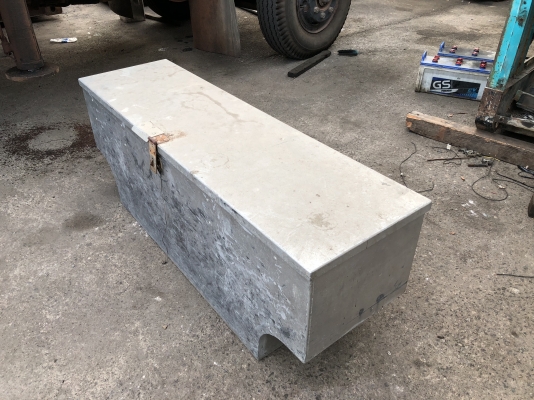 ขายด่วนลังเครื่องมืออลูมิเนียมติดหลังรถสนใจติดต่อ M.081-744-5269