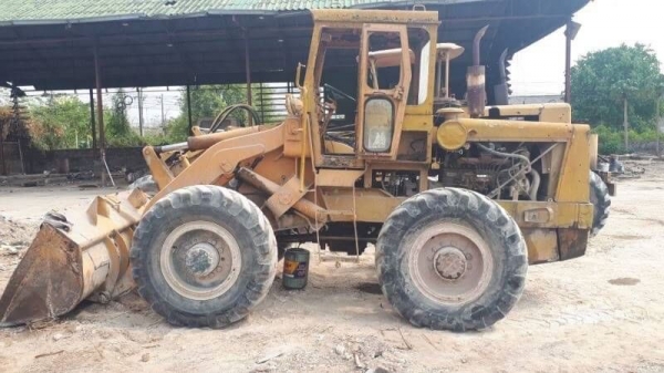 ขายรถตักล้อยาง KOMATSU JH65-B 2 เพลา ราคาย้อมๆแค่ ราคา 175,000฿ เครื่องดีปั้มดี สนใจนัดดูรถได้ที่ 081-3531946 ต่อ.บาง &amp;ID-LINE  เอกสารซื้อขายรถอยู่ โคราช
