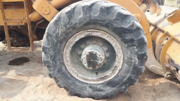 ขายรถตักล้อยาง KOMATSU JH65-B 2 เพลา ราคาย้อมๆแค่ ราคา 175,000฿ เครื่องดีปั้มดี สนใจนัดดูรถได้ที่ 081-3531946 ต่อ.บาง &amp;ID-LINE  เอกสารซื้อขายรถอยู่ โคราช