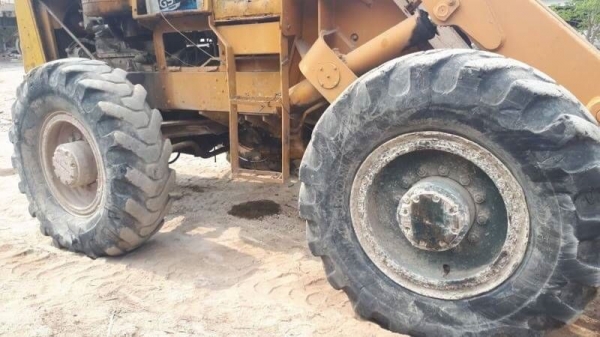 ขายรถตักล้อยาง KOMATSU JH65-B 2 เพลา ราคาย้อมๆแค่ ราคา 175,000฿ เครื่องดีปั้มดี สนใจนัดดูรถได้ที่ 081-3531946 ต่อ.บาง &amp;ID-LINE  เอกสารซื้อขายรถอยู่ โคราช