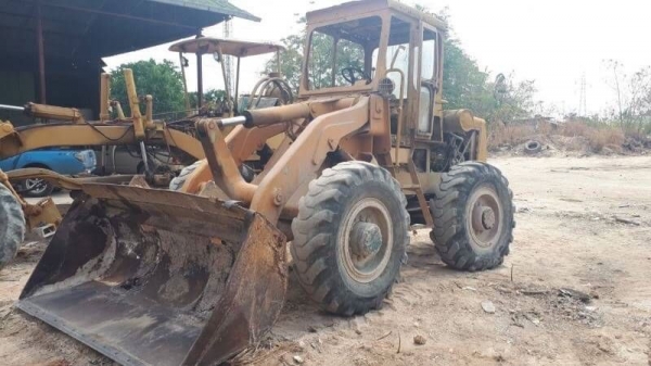 ขายรถตักล้อยาง KOMATSU JH65-B 2 เพลา ราคาย้อมๆแค่ ราคา 175,000฿ เครื่องดีปั้มดี สนใจนัดดูรถได้ที่ 081-3531946 ต่อ.บาง &amp;ID-LINE  เอกสารซื้อขายรถอยู่ โคราช