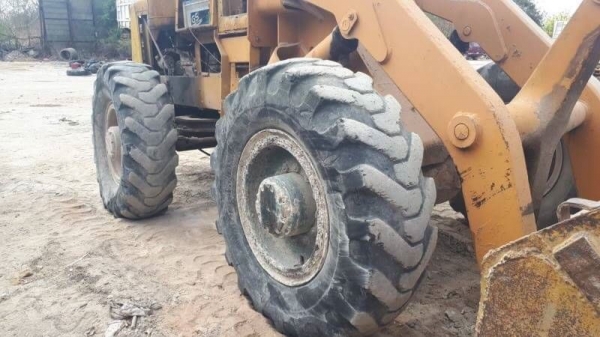 ขายรถตักล้อยาง KOMATSU JH65-B 2 เพลา ราคาย้อมๆแค่ ราคา 175,000฿ เครื่องดีปั้มดี สนใจนัดดูรถได้ที่ 081-3531946 ต่อ.บาง &amp;ID-LINE  เอกสารซื้อขายรถอยู่ โคราช