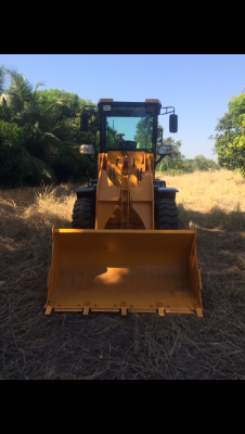 รถตักล้อยาง