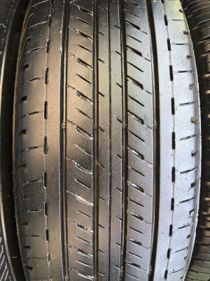 ยาง 215-65-16 Bridgestone ปลายปี 15 ดอกเต็ม มีตุ่ม ใช้งานได้ยาวๆ ยาง 215-65-16 Bridgestone ปลายปี 15 ดอกเต็ม มีตุ่ม ใช้งานได้ยาวๆ