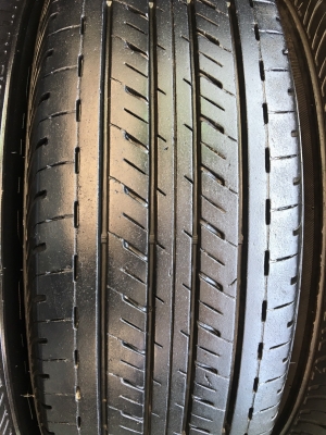 ยาง 215-65-16 Bridgestone ปลายปี 15 ดอกเต็ม มีตุ่ม ใช้งานได้ยาวๆ ยาง 215-65-16 Bridgestone ปลายปี 15 ดอกเต็ม มีตุ่ม ใช้งานได้ยาวๆ