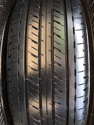 ยาง 215-65-16 Bridgestone ปลายปี 15 ดอกเต็ม มีตุ่ม ใช้งานได้ยาวๆ ยาง 215-65-16 Bridgestone ปลายปี 15 ดอกเต็ม มีตุ่ม ใช้งานได้ยาวๆ