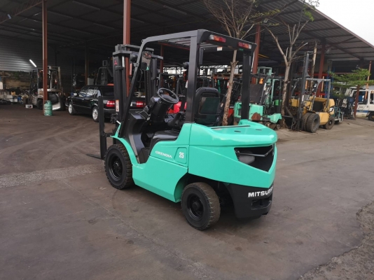 รถยกมิตซูบิชิรุ่นล่าสุด น้ำหนักยก 2.5. ตัน เสาสูง 3 เมตร เครื่องดีเซล เกียร์ธรรมดา