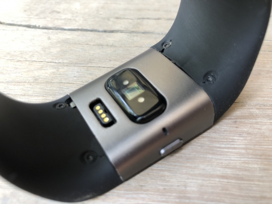 Fitbit Surge Fitness Superwatch นาฬิกาฟิตเนส ติดฟิล์มหน้าจอไว้ พร้อมใช้งาน (อุปกรณ์ครบ) Fitbit Surge Fitness Superwatch นาฬิกาฟิตเนส ติดฟิล์มหน้าจอไว้ พร้อมใช้งาน (อุปกรณ์ครบ)