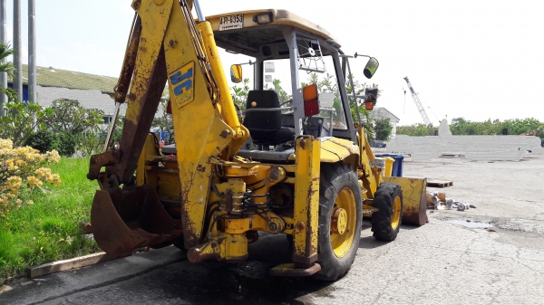 ขาย รถตักหน้าขุดหลัง JCB 3CX เล่มทะเบียน ราคา 320,000 บาท 084-5424150