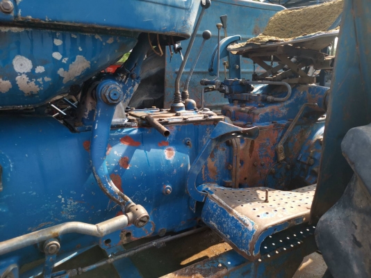 ขายด่วนครับ รถไถฟอร์ดเพลาเดียว 77กลองใหญ่ ใบดันหน้าผานหลังเล่มทะเบียน