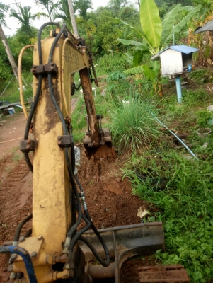 มี VDO ให้ชม.KOMATSU PC20-5 มีฝาครอบเครื่อง ราคา 130000