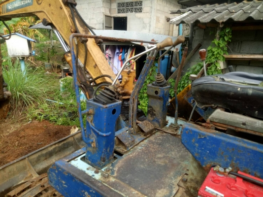 มี VDO ให้ชม.KOMATSU PC20-5 มีฝาครอบเครื่อง ราคา 130000