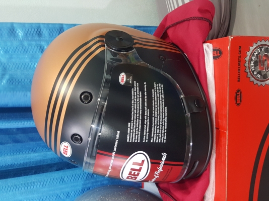 หมวกกันน็อคแนววินเทจ bell bullitt ขนาด L 58-59cm ทั้ง3ใบ หมวกกันน็อคแนววินเทจ bell bullitt ขนาด L 58-59cm ทั้ง3ใบ