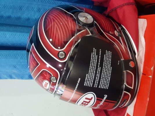 หมวกกันน็อคแนววินเทจ bell bullitt ขนาด L 58-59cm ทั้ง3ใบ หมวกกันน็อคแนววินเทจ bell bullitt ขนาด L 58-59cm ทั้ง3ใบ