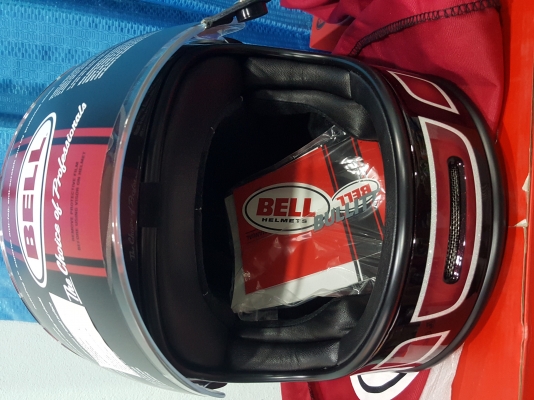 หมวกกันน็อคแนววินเทจ bell bullitt ขนาด L 58-59cm ทั้ง3ใบ หมวกกันน็อคแนววินเทจ bell bullitt ขนาด L 58-59cm ทั้ง3ใบ