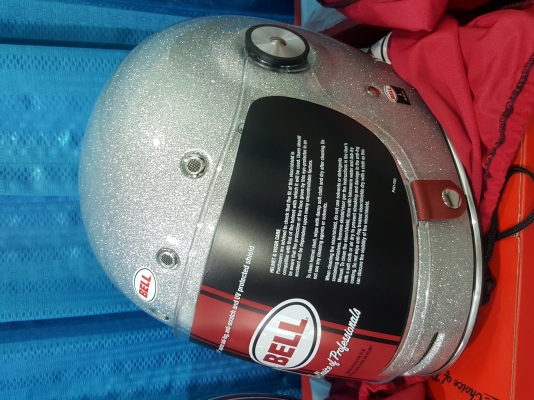 หมวกกันน็อคแนววินเทจ bell bullitt ขนาด L 58-59cm ทั้ง3ใบ หมวกกันน็อคแนววินเทจ bell bullitt ขนาด L 58-59cm ทั้ง3ใบ