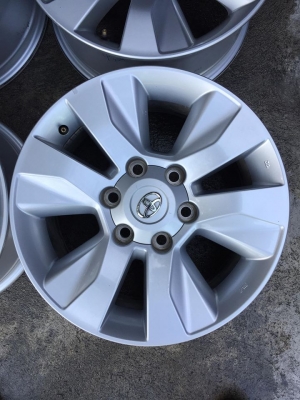 ล้อเดิมโตโยต้า ขอบ17 ชุด5500บ.รับเองลดได้ สีเดิมๆไม่เบียดบิ่น โทร0879050181.ส่งได้ทั่วไทย