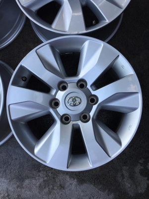 ล้อเดิมโตโยต้า ขอบ17 ชุด5500บ.รับเองลดได้ สีเดิมๆไม่เบียดบิ่น โทร0879050181.ส่งได้ทั่วไทย