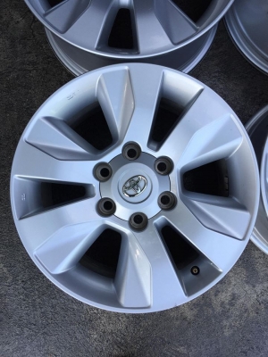 ล้อเดิมโตโยต้า ขอบ17 ชุด5500บ.รับเองลดได้ สีเดิมๆไม่เบียดบิ่น โทร0879050181.ส่งได้ทั่วไทย