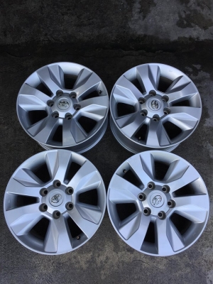 ล้อเดิมโตโยต้า ขอบ17 ชุด5500บ.รับเองลดได้ สีเดิมๆไม่เบียดบิ่น โทร0879050181.ส่งได้ทั่วไทย