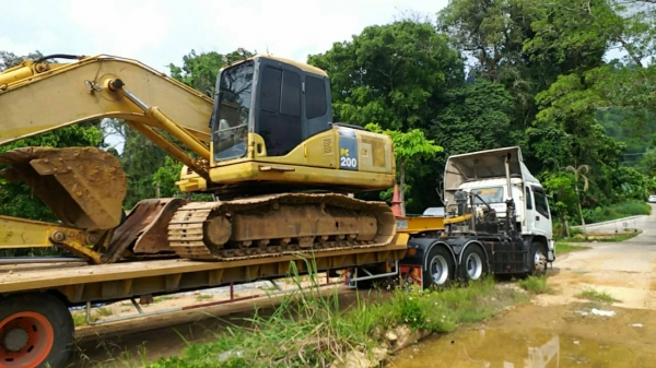 มี VDO ให้ชม.KOMATSU PC200-7 ราคา 1150000 มี VDO ให้ชม.KOMATSU PC200-7 ราคา 1150000